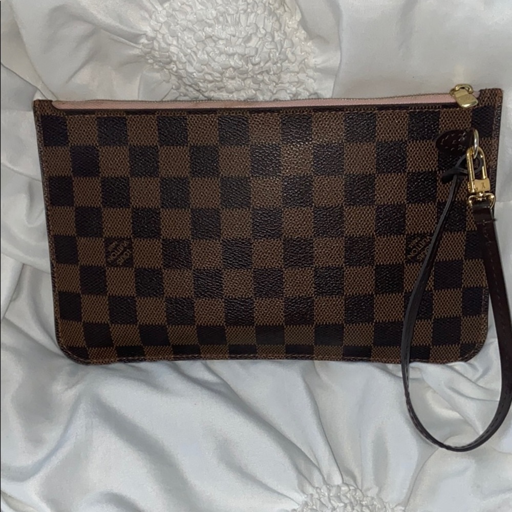 Louis Vuitton never full wristlet